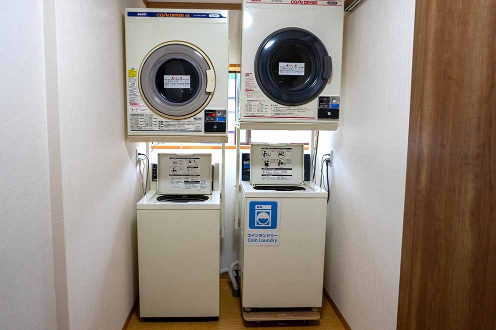 Coin laundry